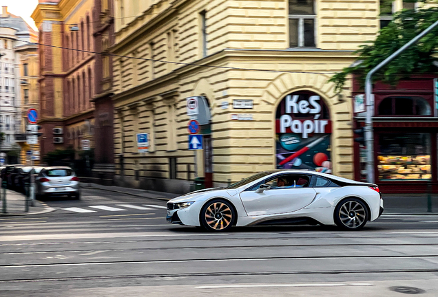 BMW i8