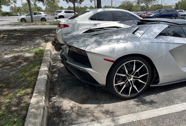 Lamborghini Aventador S LP740-4 Roadster