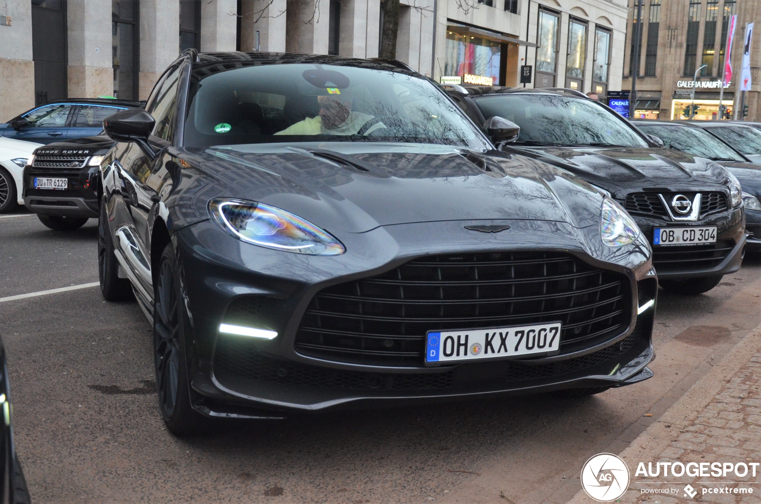 Aston Martin DBX707