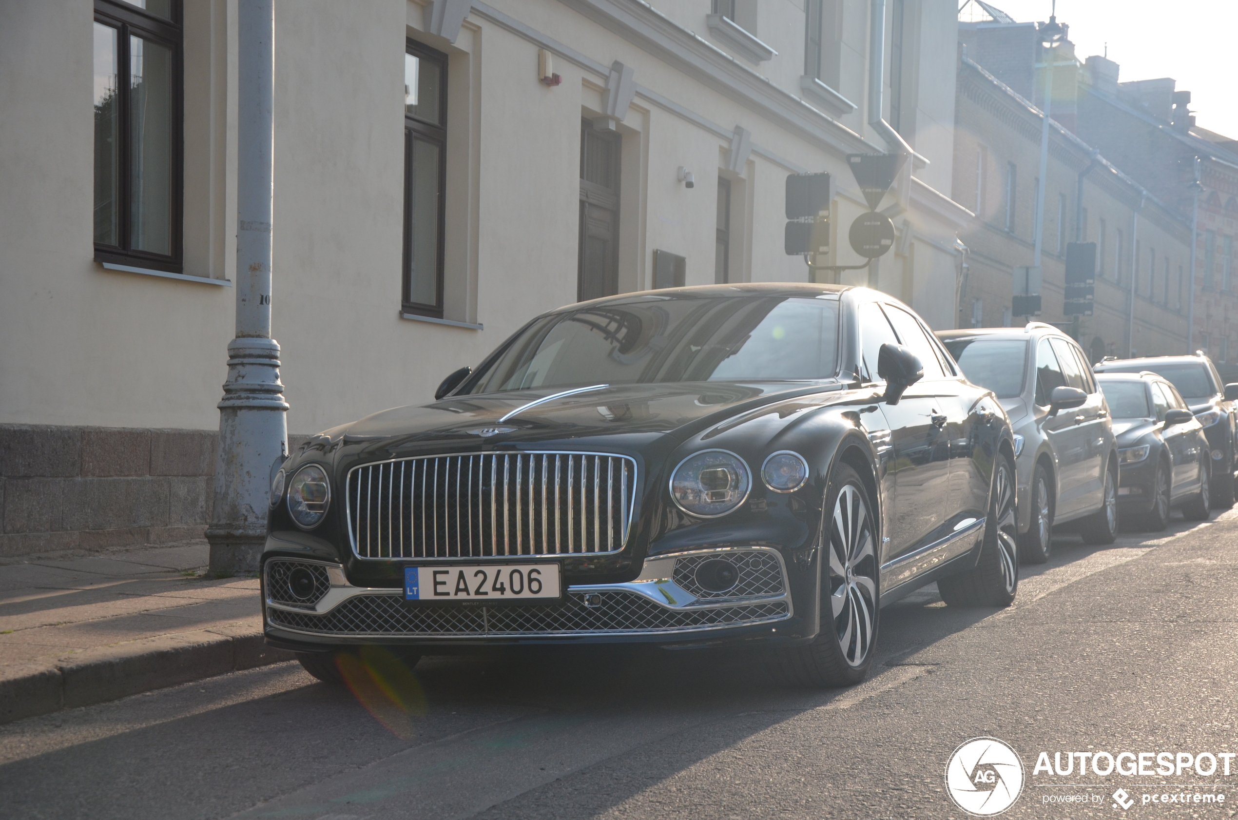 Bentley Flying Spur Hybrid Azure