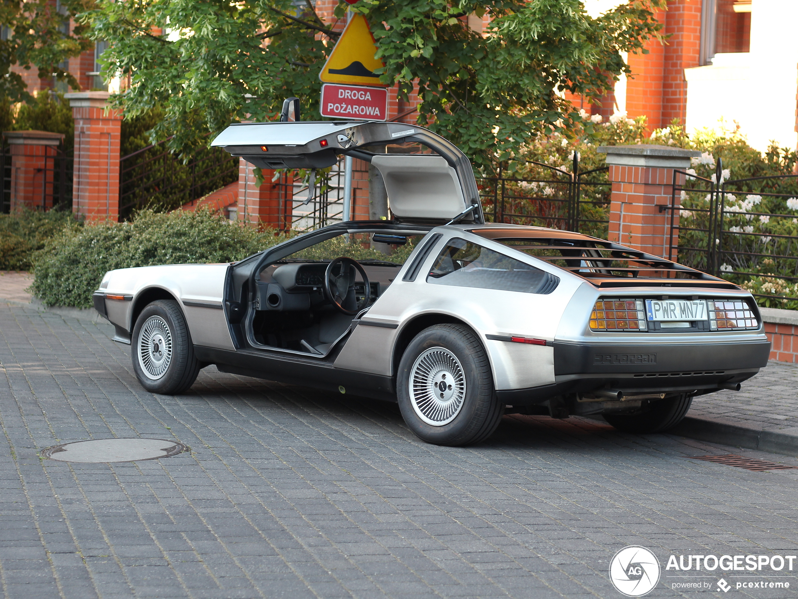 DeLorean DMC-12