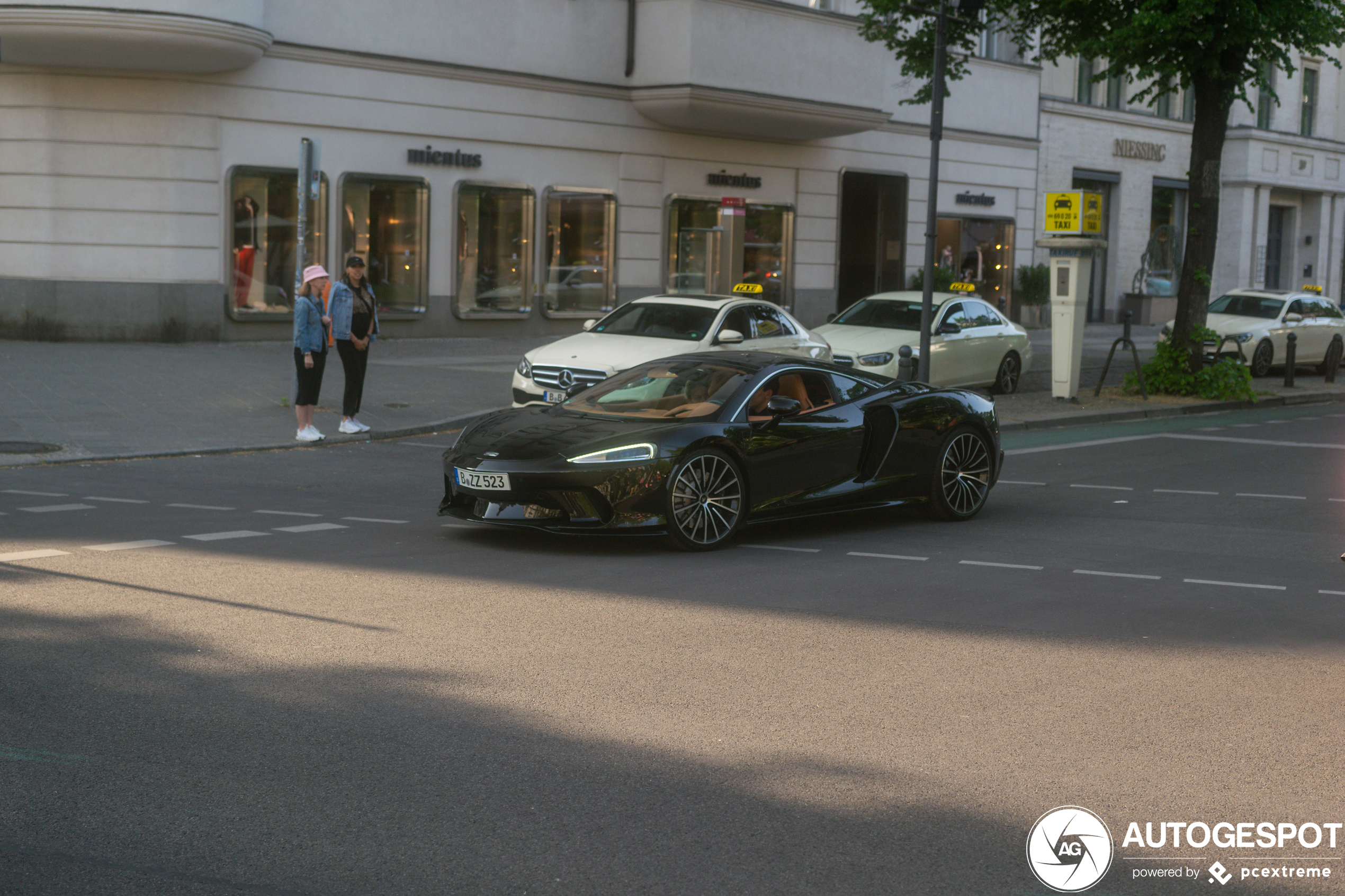 McLaren GT