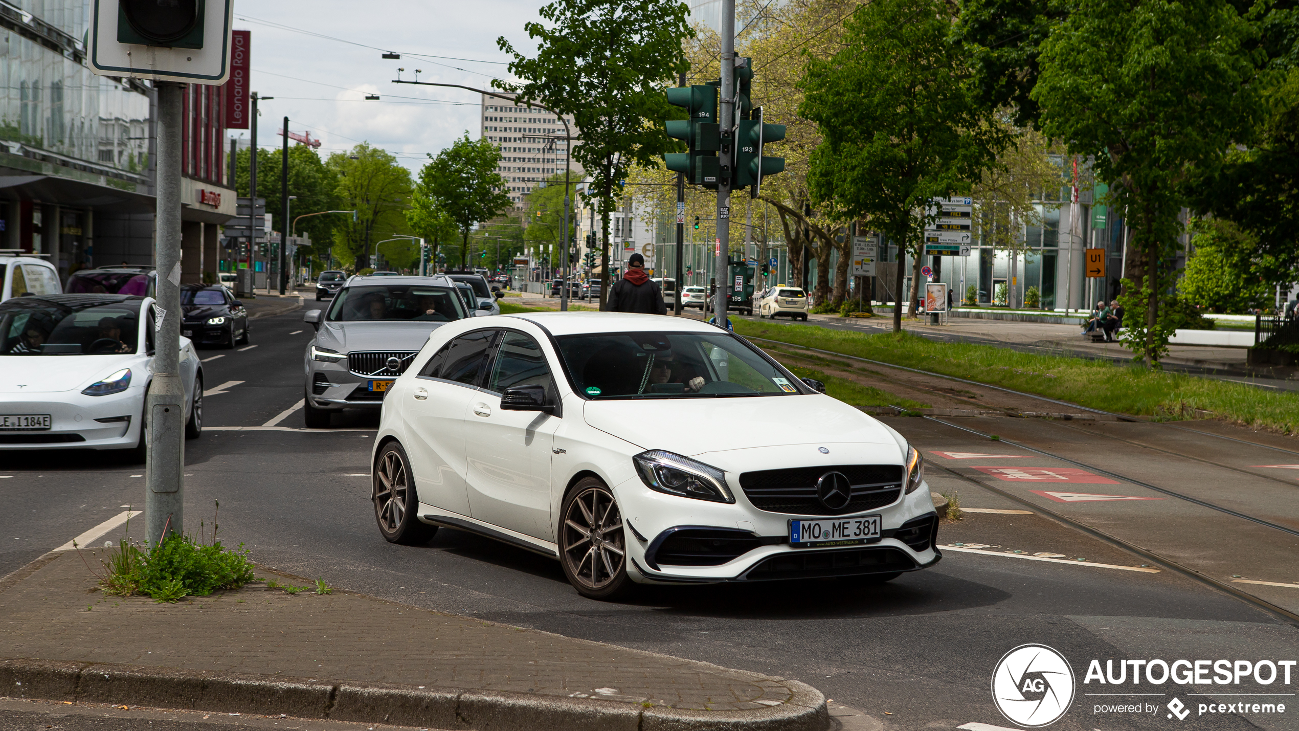 Mercedes-AMG A 45 W176 2015