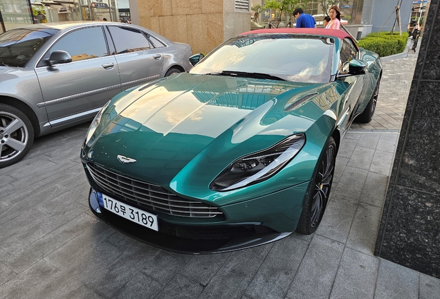 Aston Martin DB11 V8 Volante