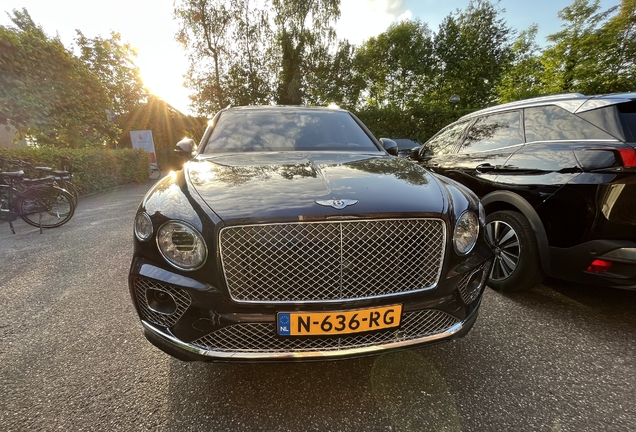 Bentley Bentayga Hybrid 2021