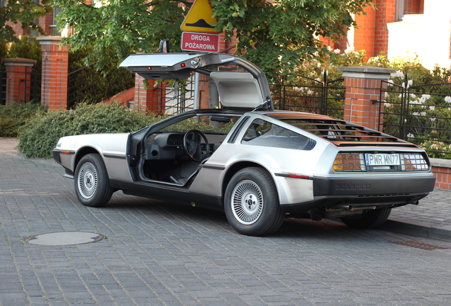 DeLorean DMC-12