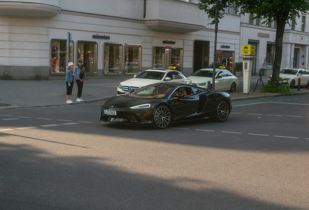 McLaren GT