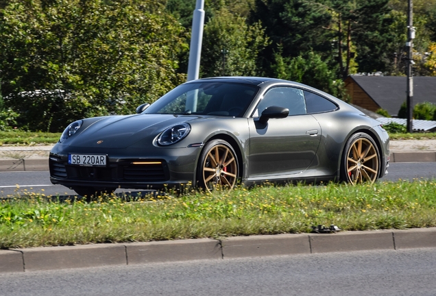 Porsche 992 Carrera 4S