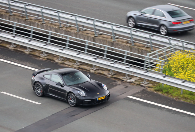 Porsche 992 Carrera 4S