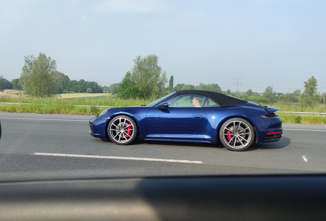 Porsche 992 Carrera 4S Cabriolet