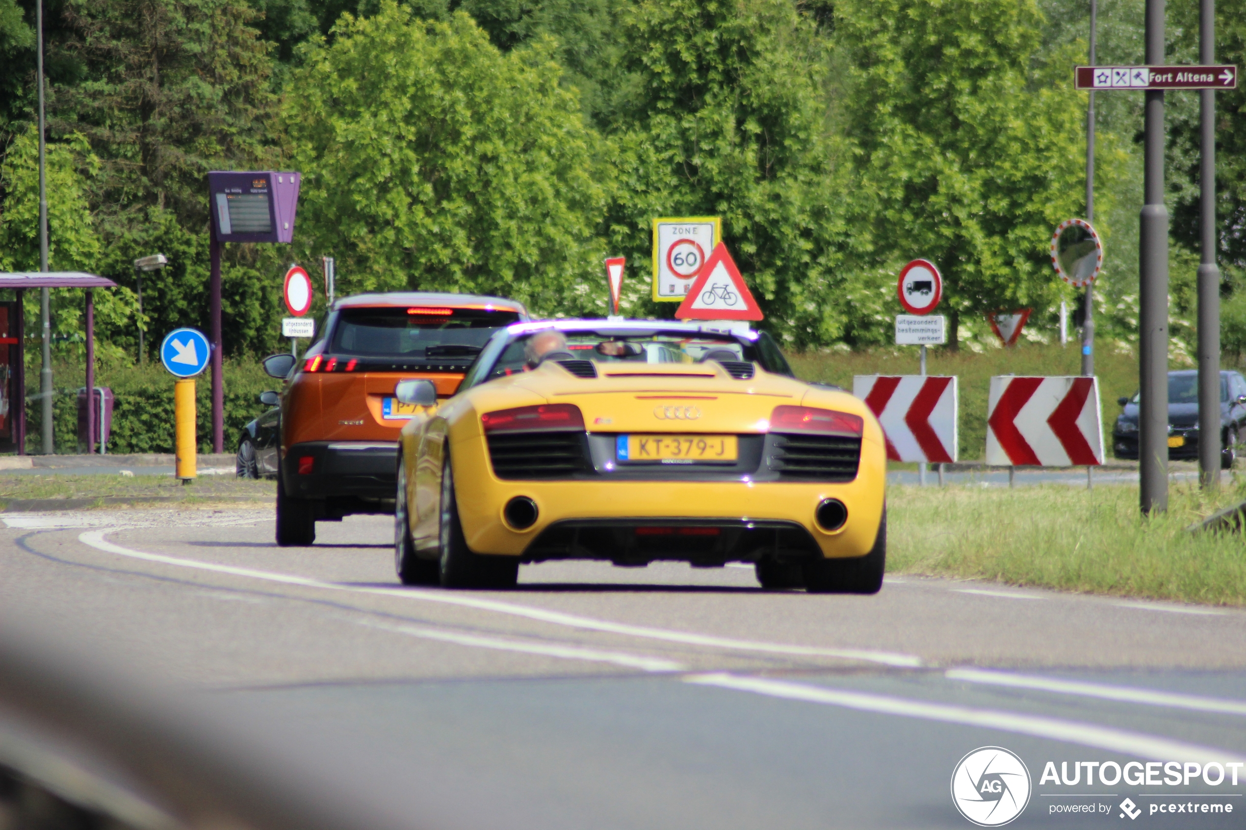 Audi R8 V10 Spyder 2013