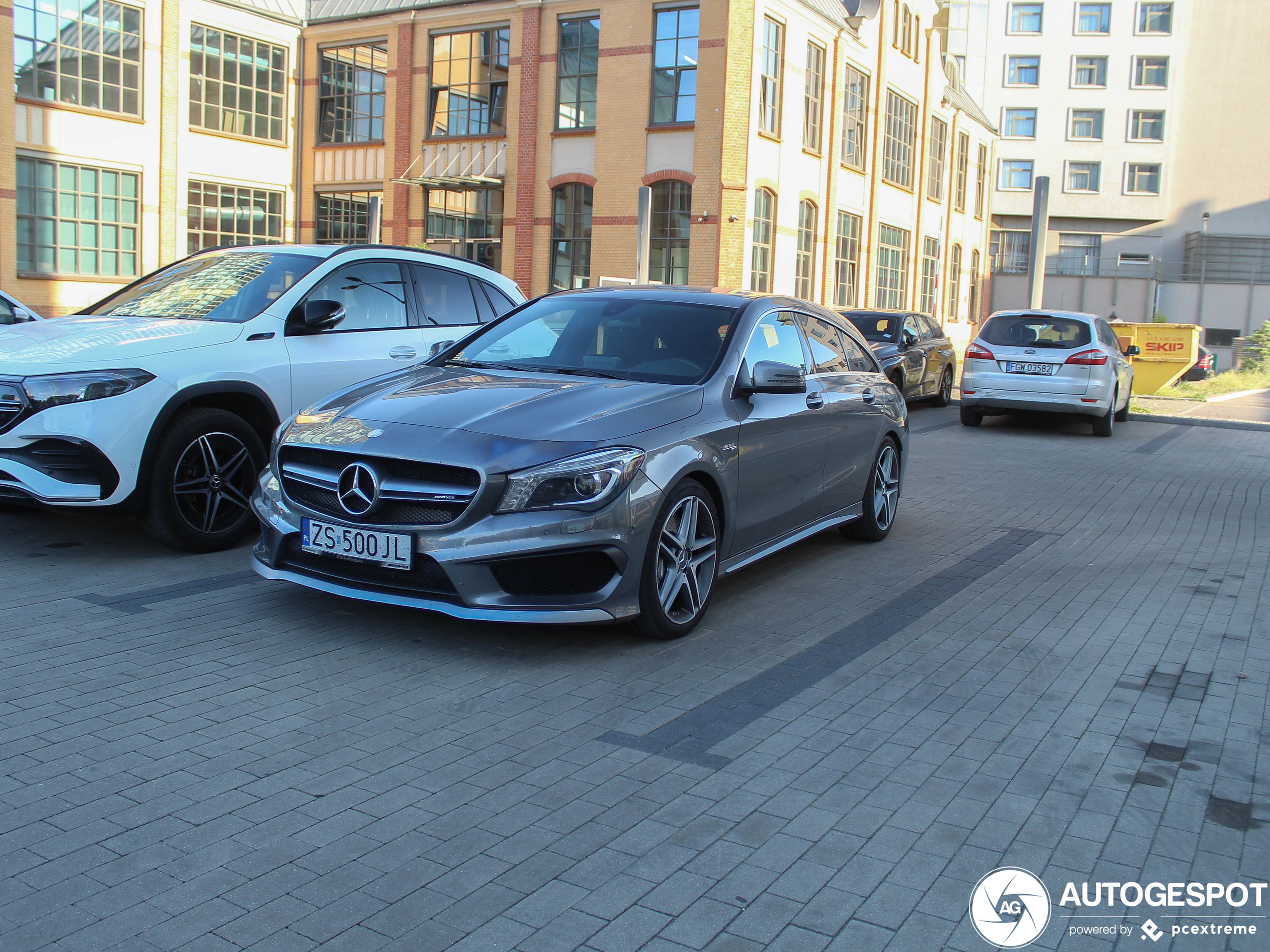 Mercedes-Benz CLA 45 AMG Shooting Brake