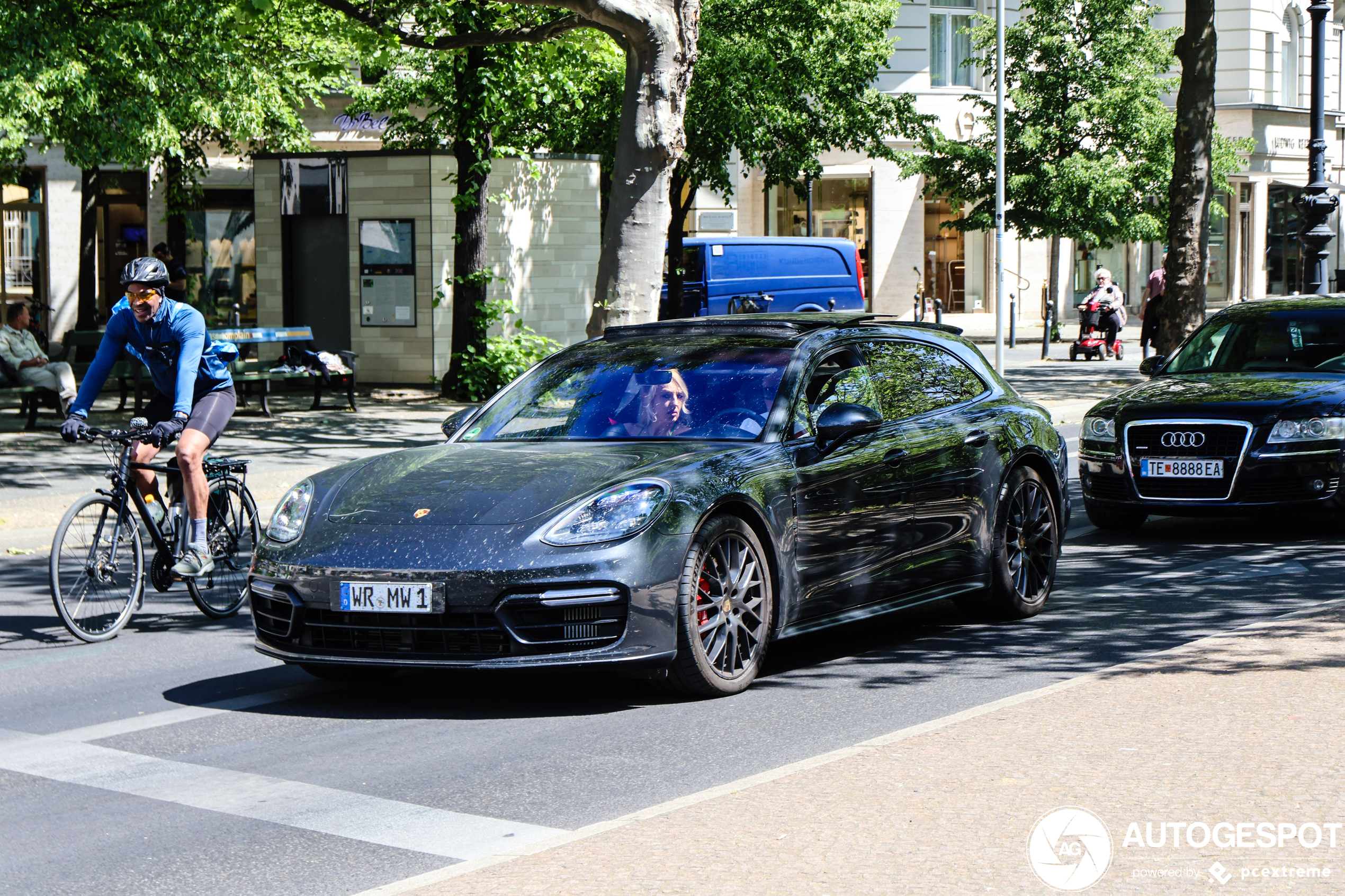 Porsche 971 Panamera GTS Sport Turismo