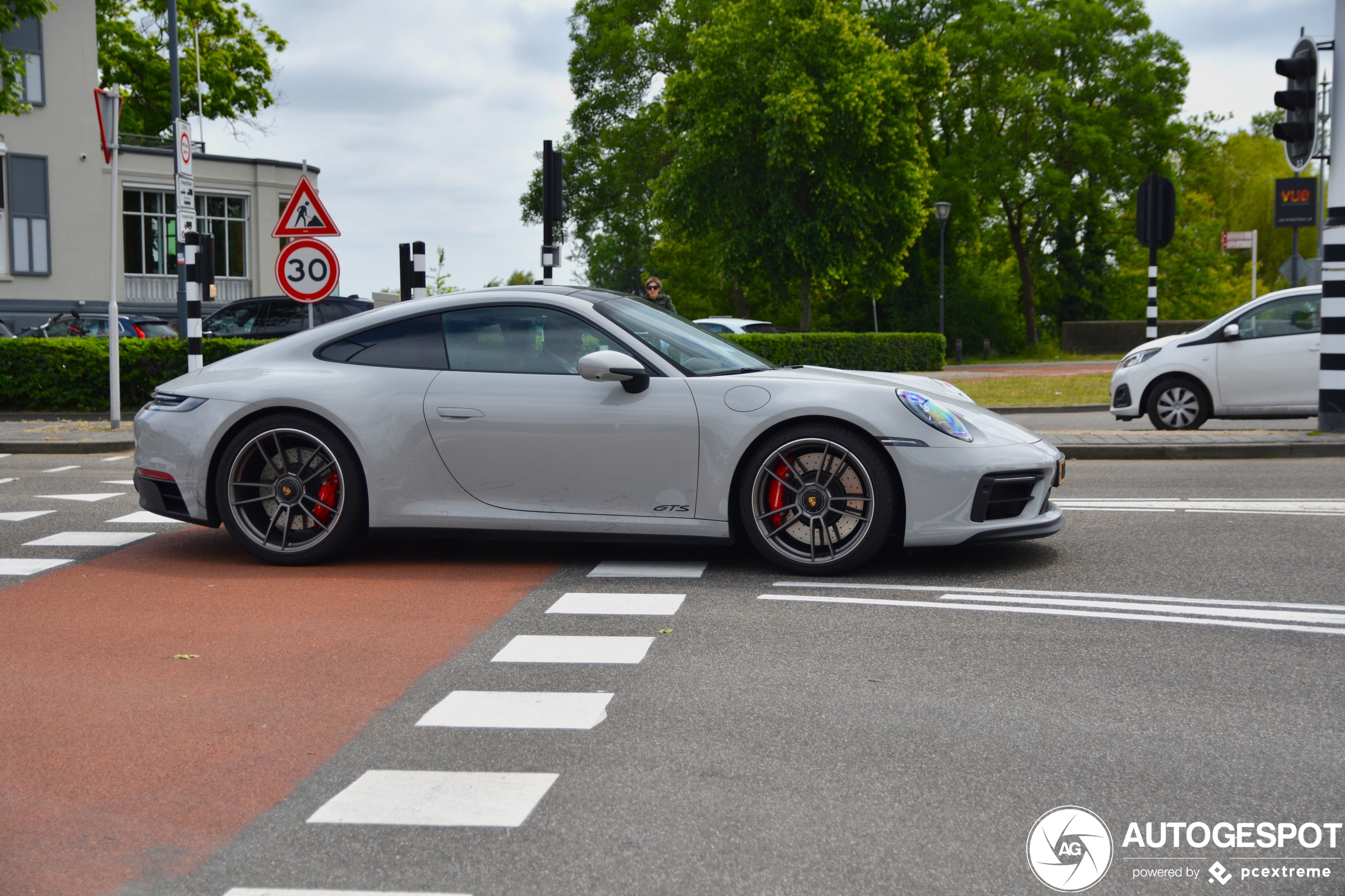 Porsche 992 Carrera 4 GTS