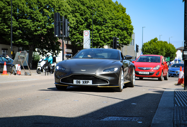 Aston Martin V8 Vantage 2021 007 Edition