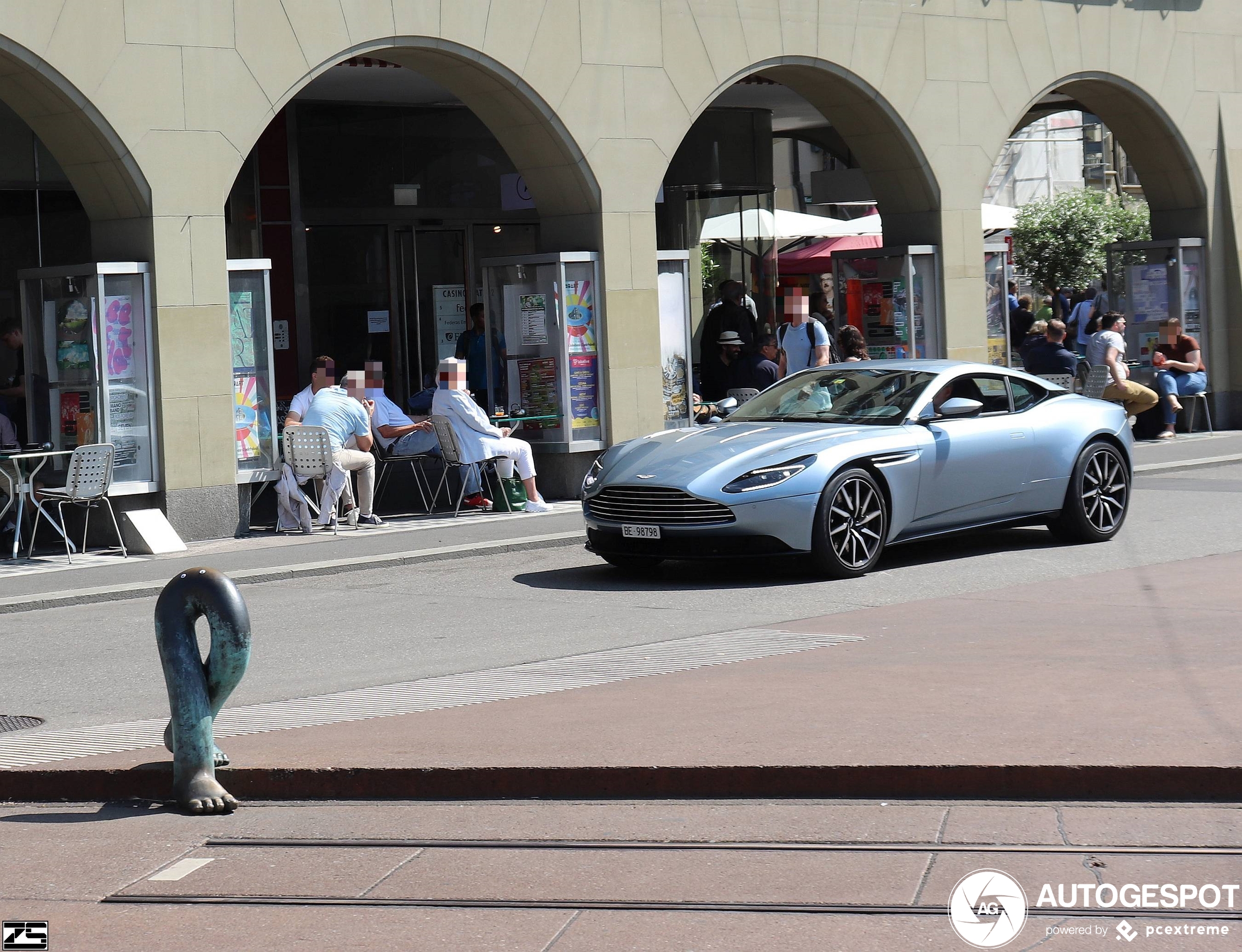 Aston Martin DB11