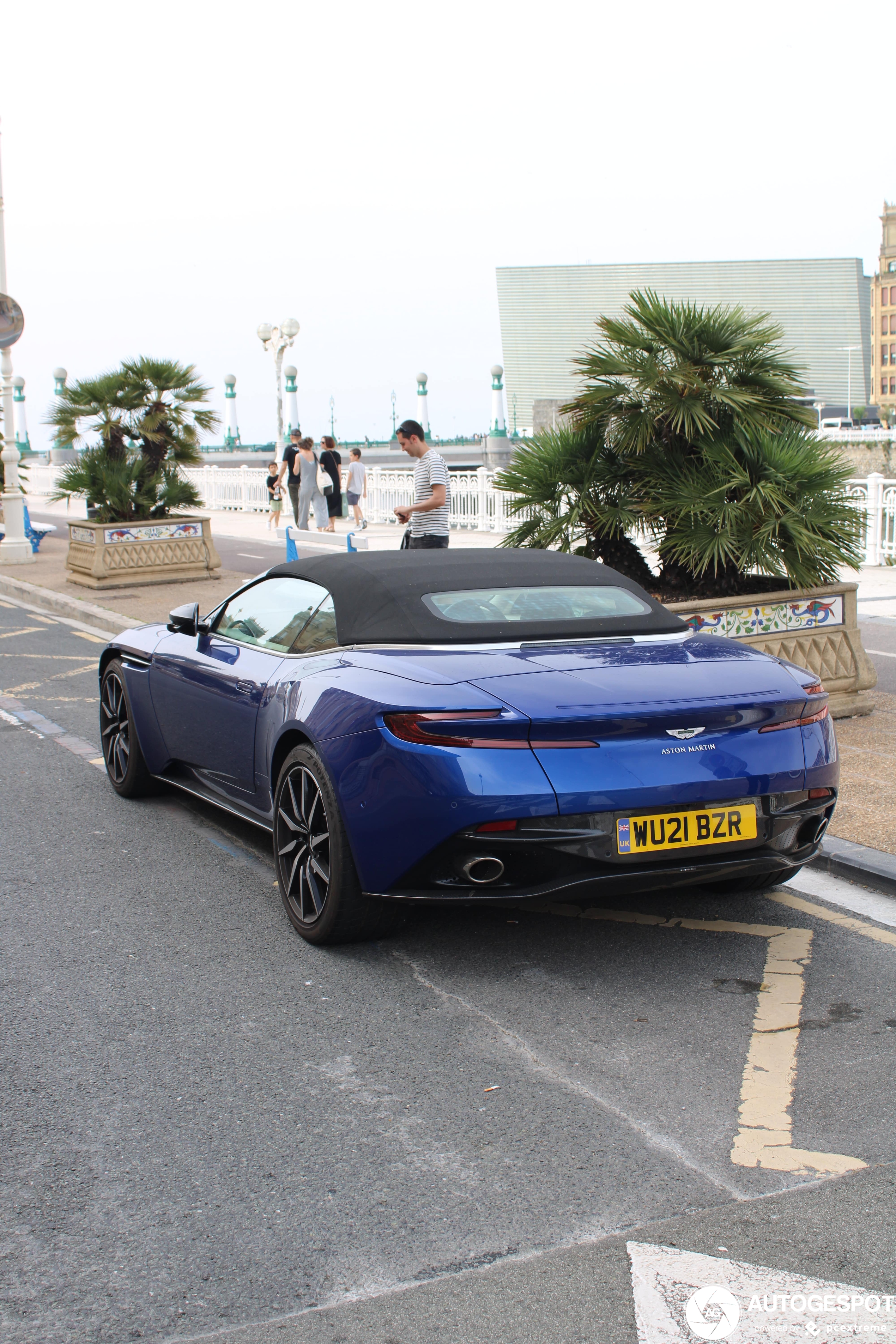 Aston Martin DB11 V8 Volante