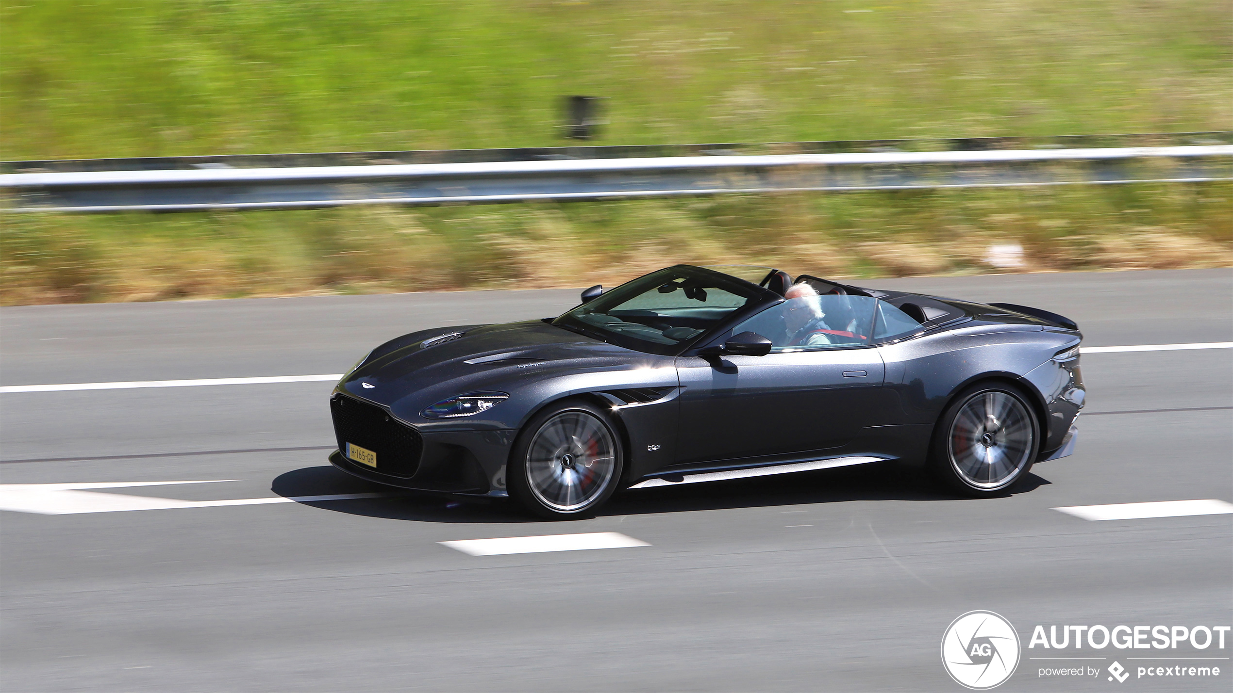 Aston Martin DBS Superleggera Volante