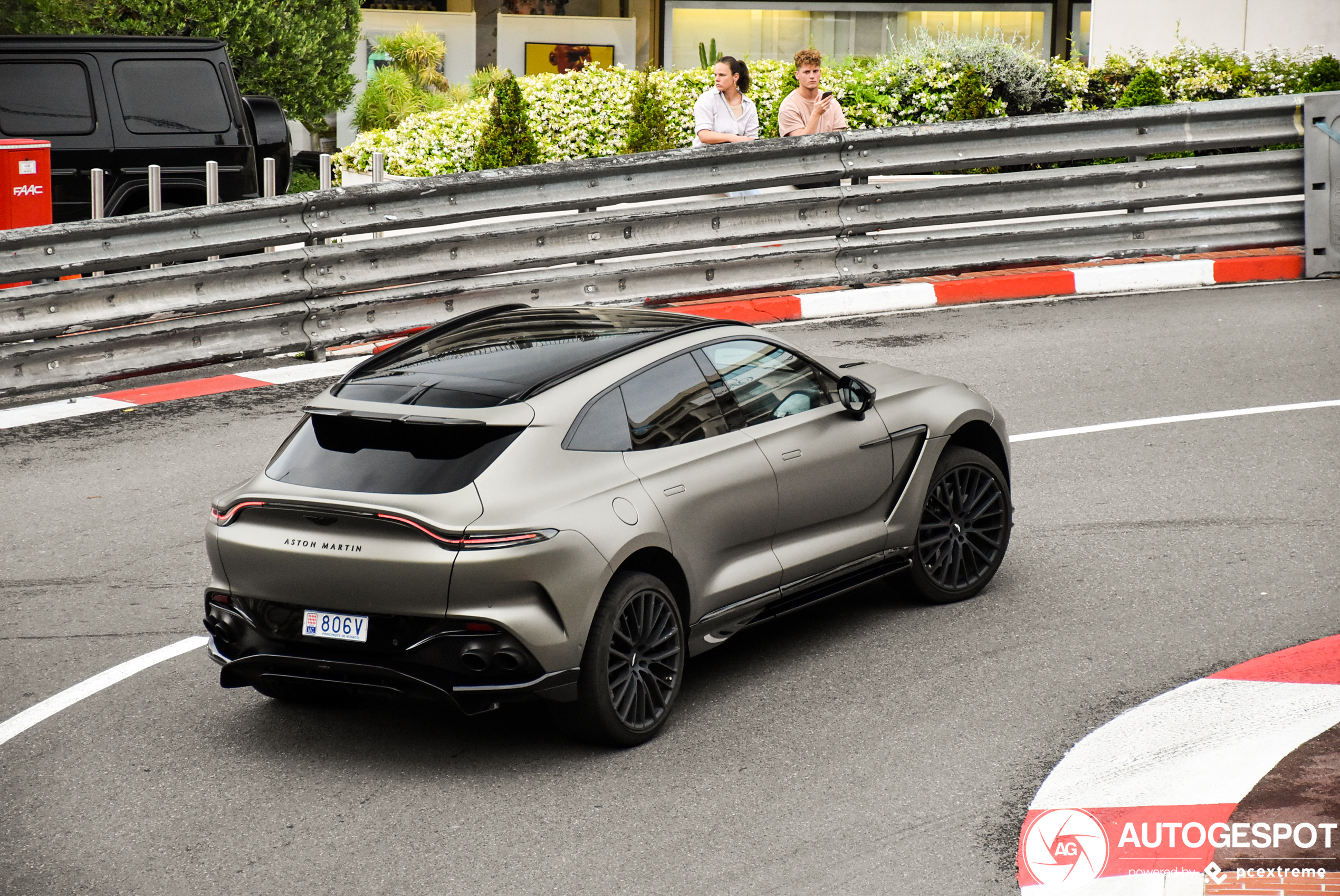 Aston Martin DBX707