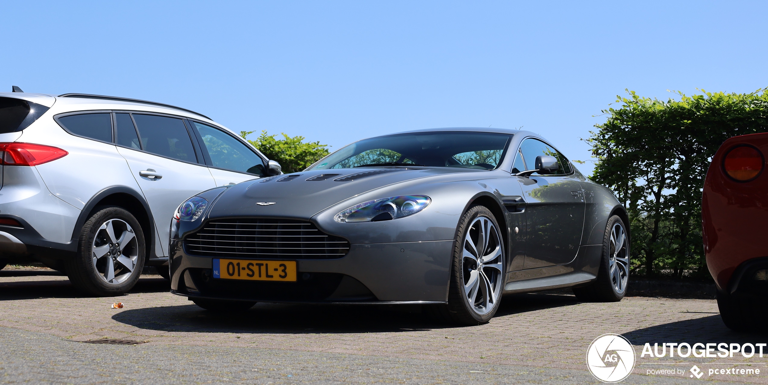 Aston Martin V12 Vantage