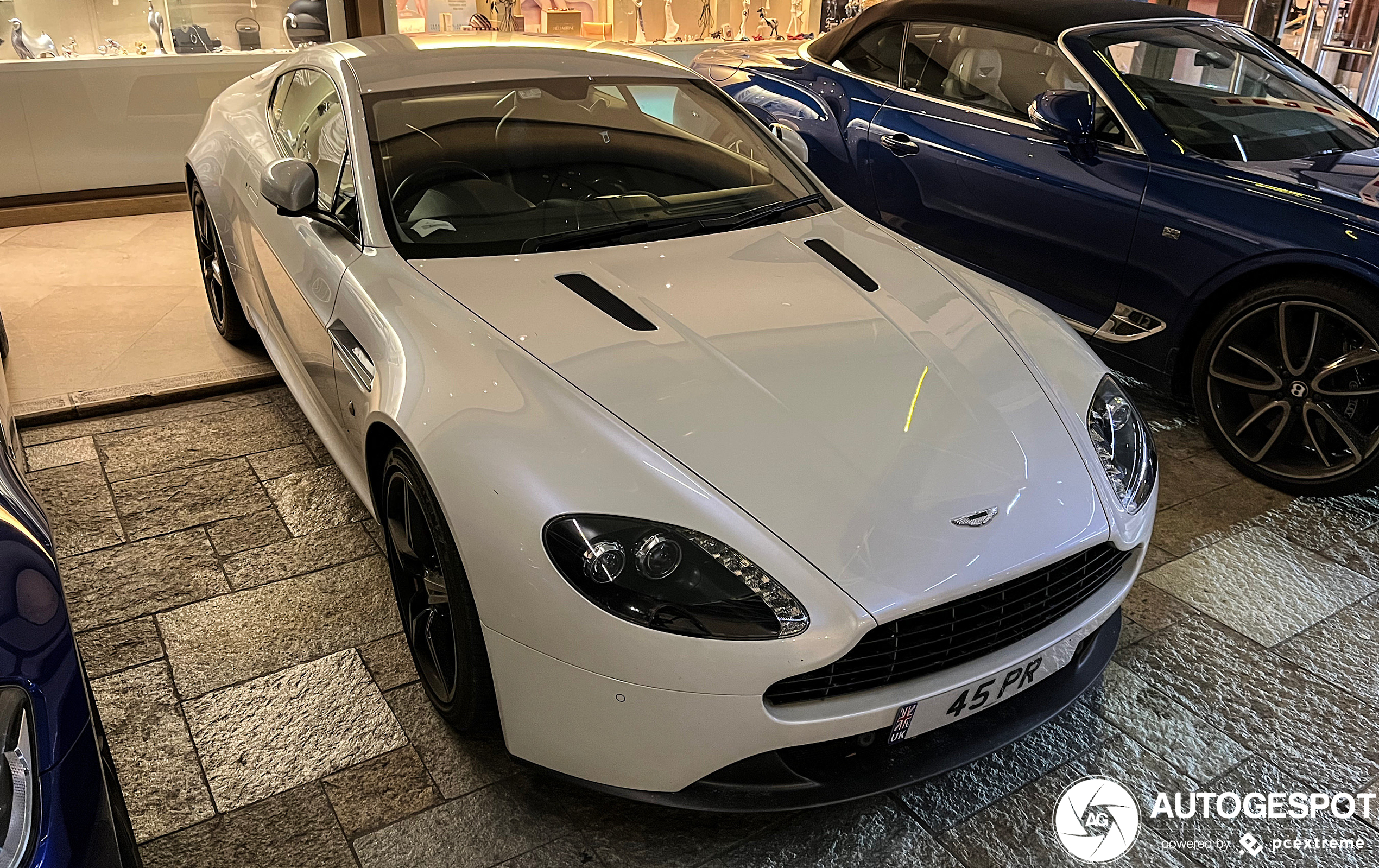 Aston Martin V8 Vantage 2012