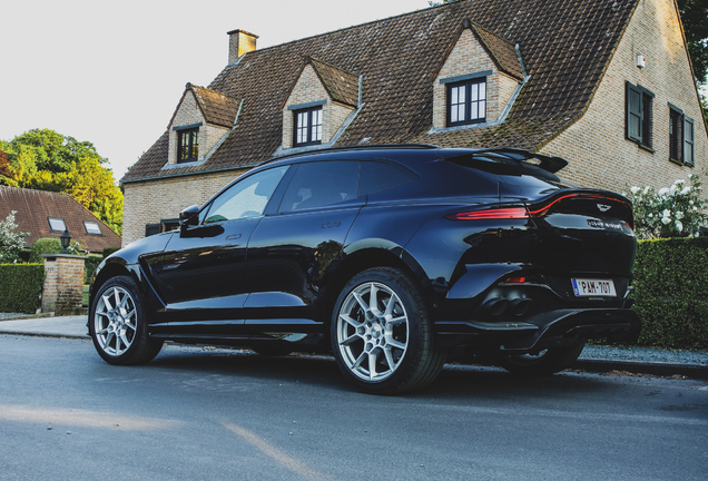 Aston Martin DBX707