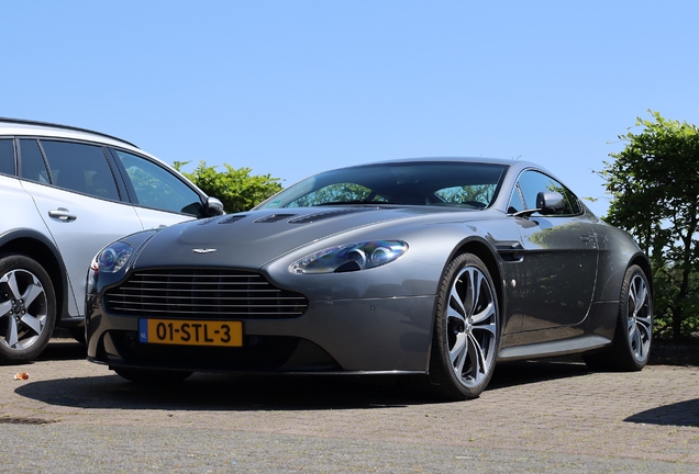 Aston Martin V12 Vantage