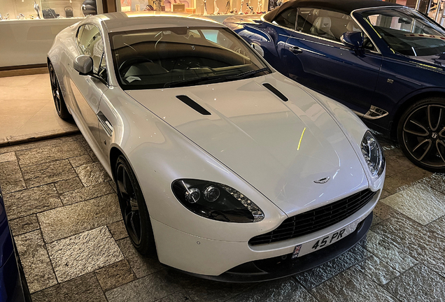 Aston Martin V8 Vantage 2012