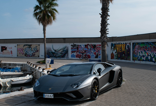 Lamborghini Aventador S LP740-4