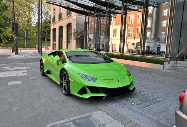 Lamborghini Huracán LP640-4 EVO