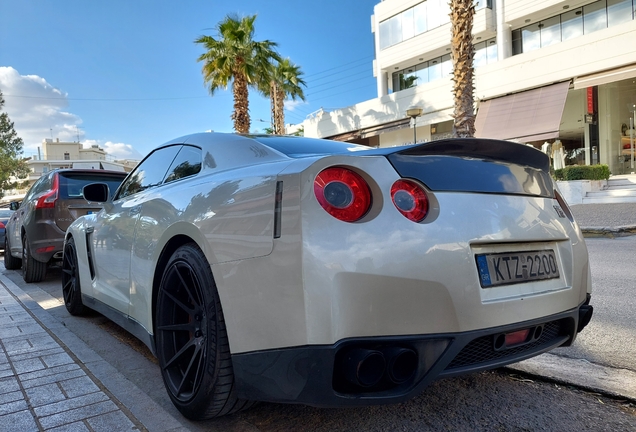 Nissan GT-R