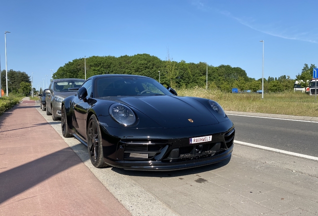 Porsche 992 Carrera GTS