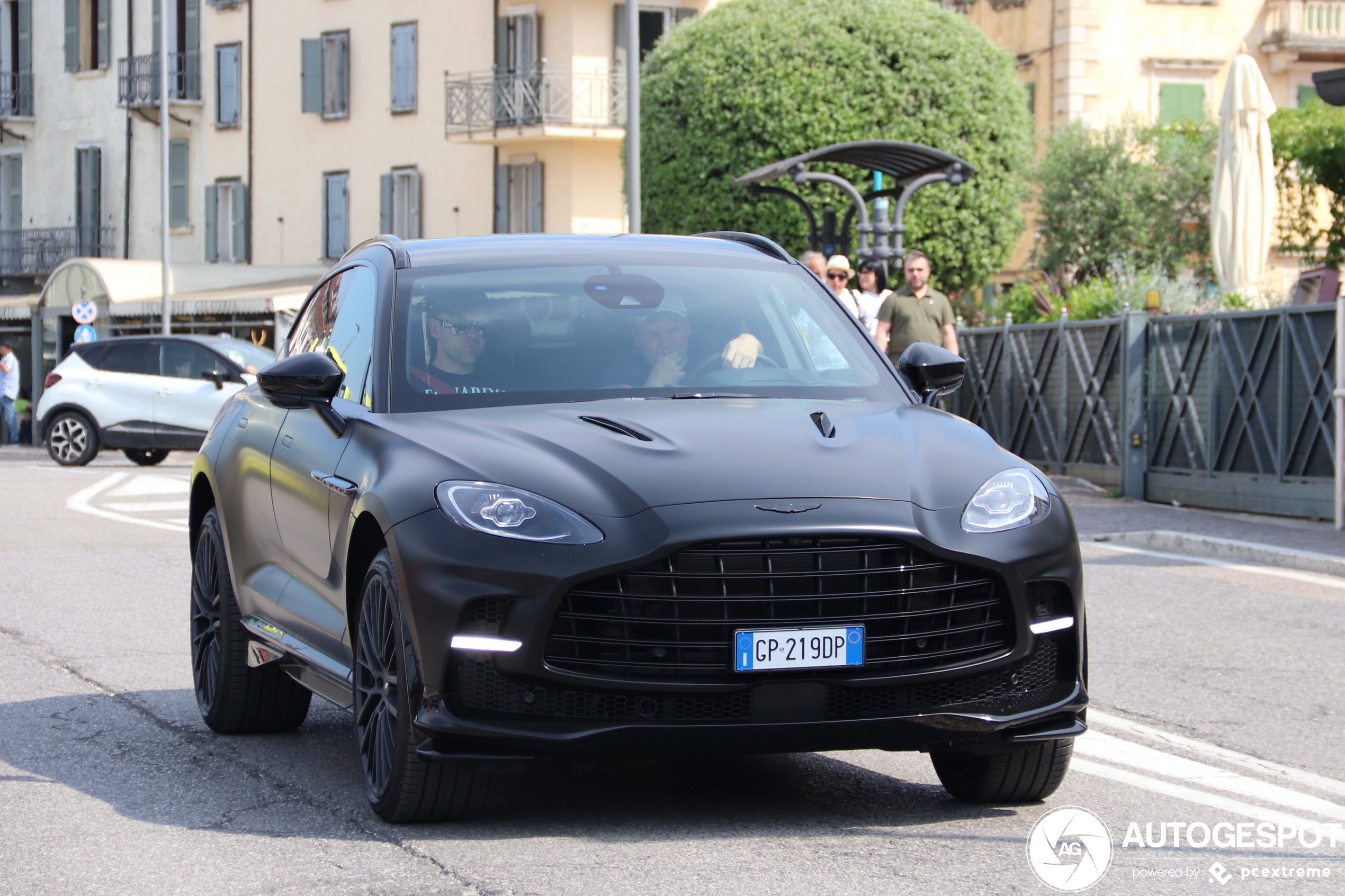 Aston Martin DBX707