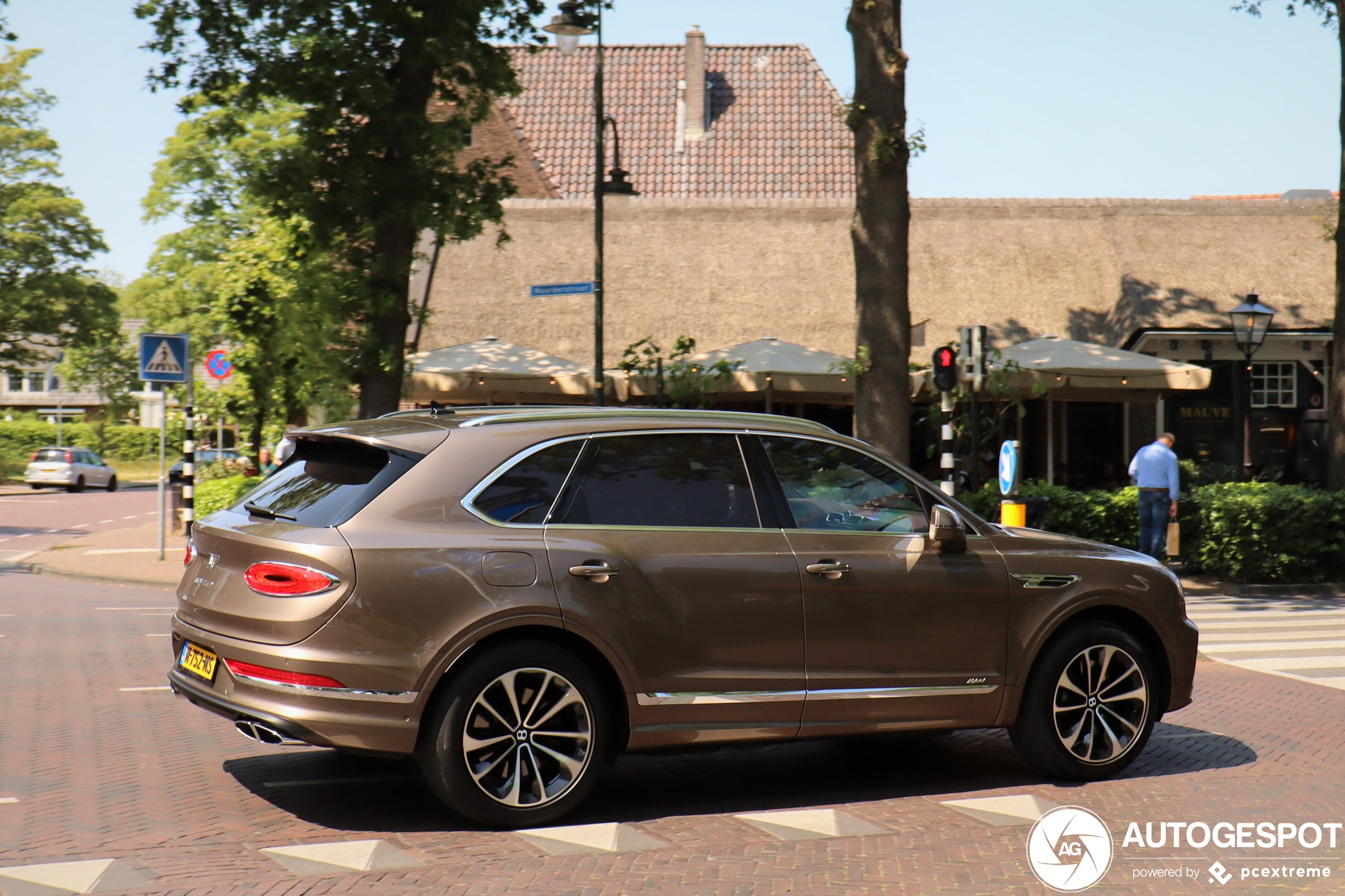 Bentley Bentayga Hybrid 2021