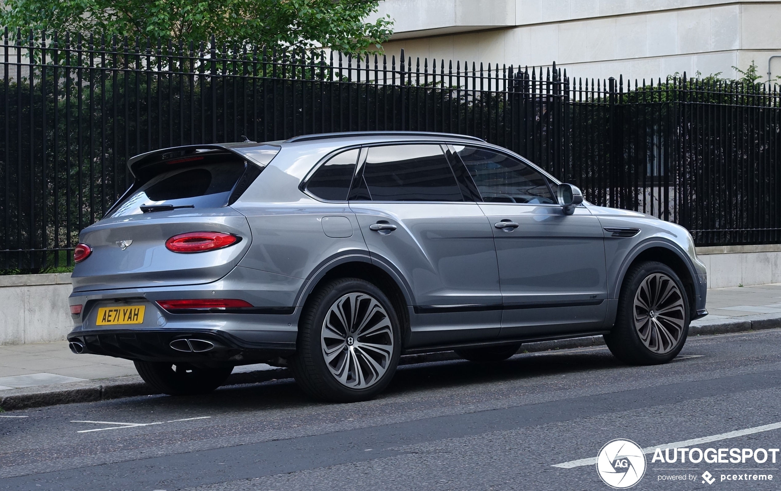 Bentley Bentayga V8 2021