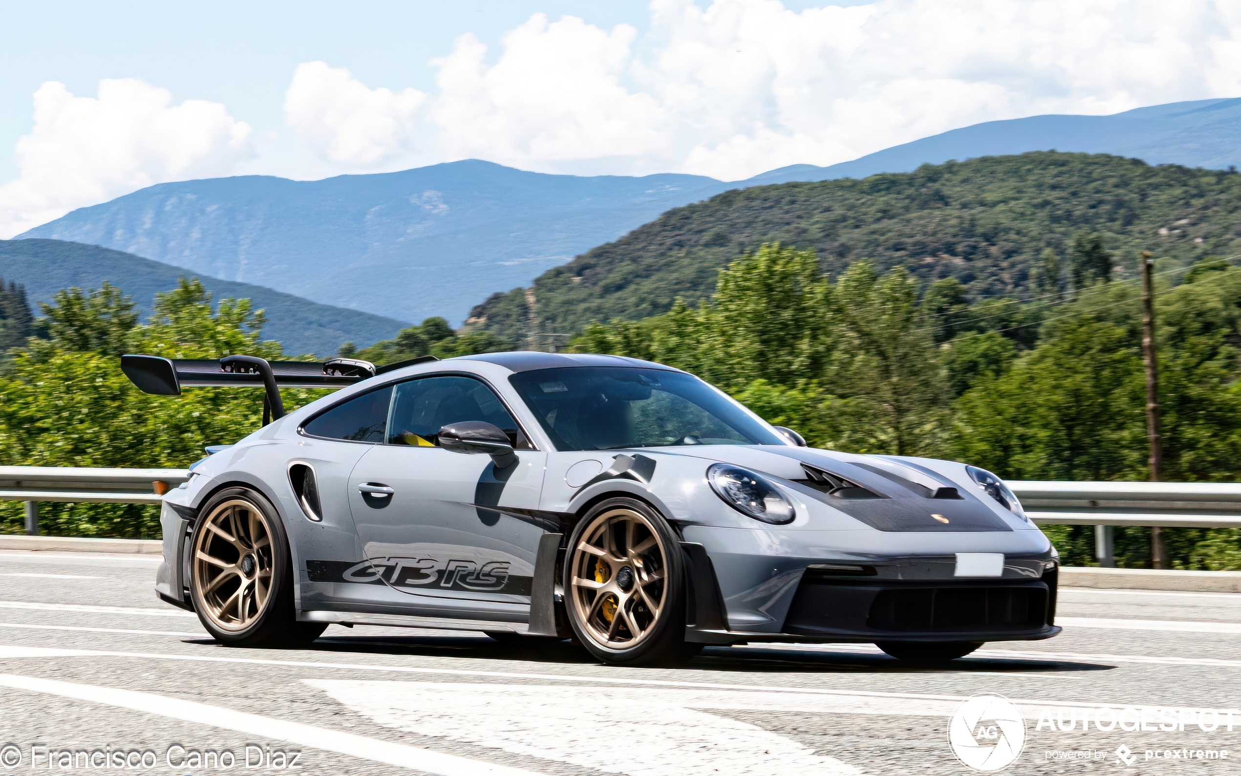 Porsche 992 GT3 RS Weissach Package