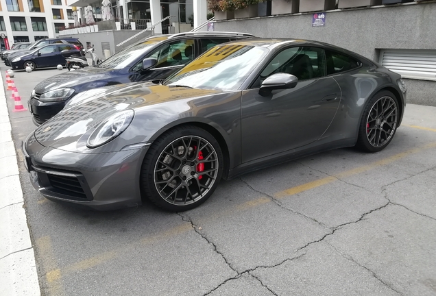 Porsche 992 Carrera 4S