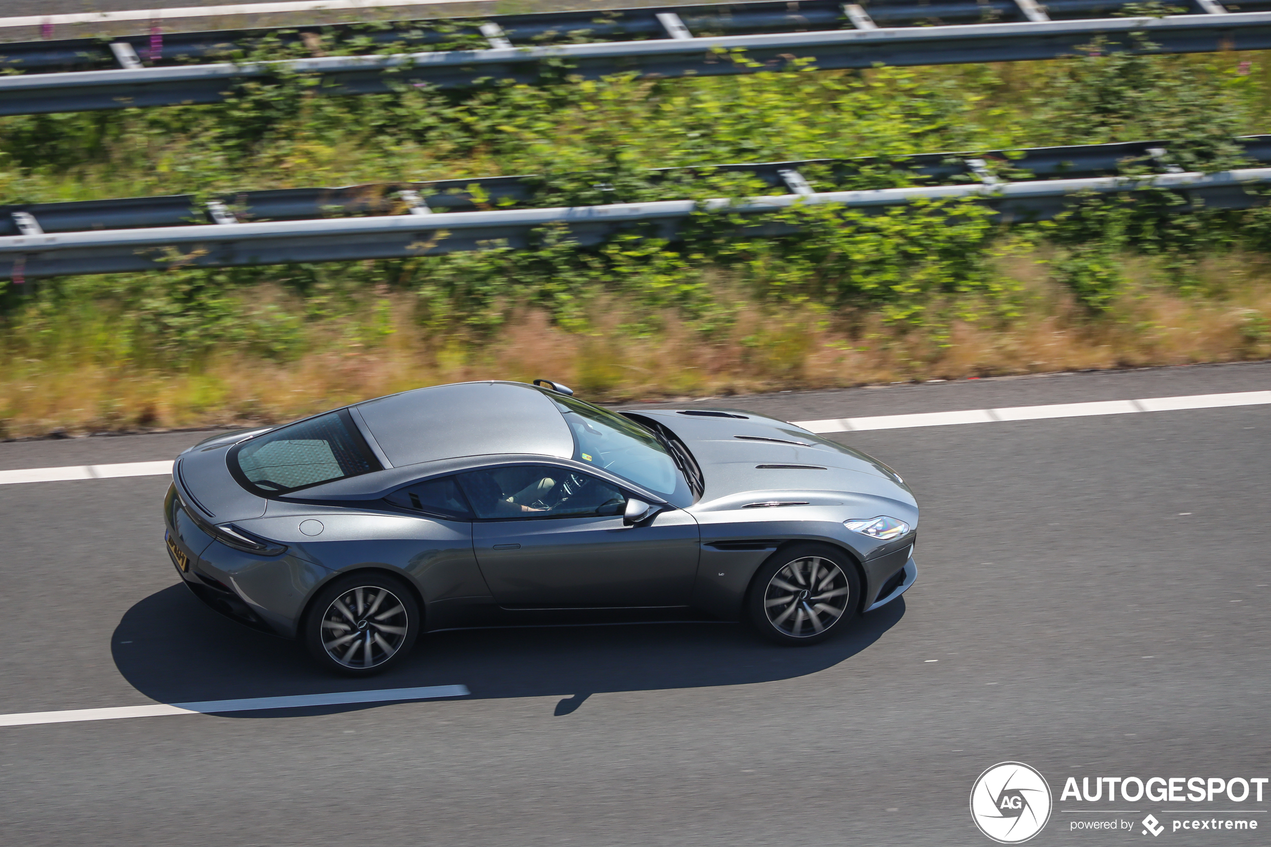 Aston Martin DB11