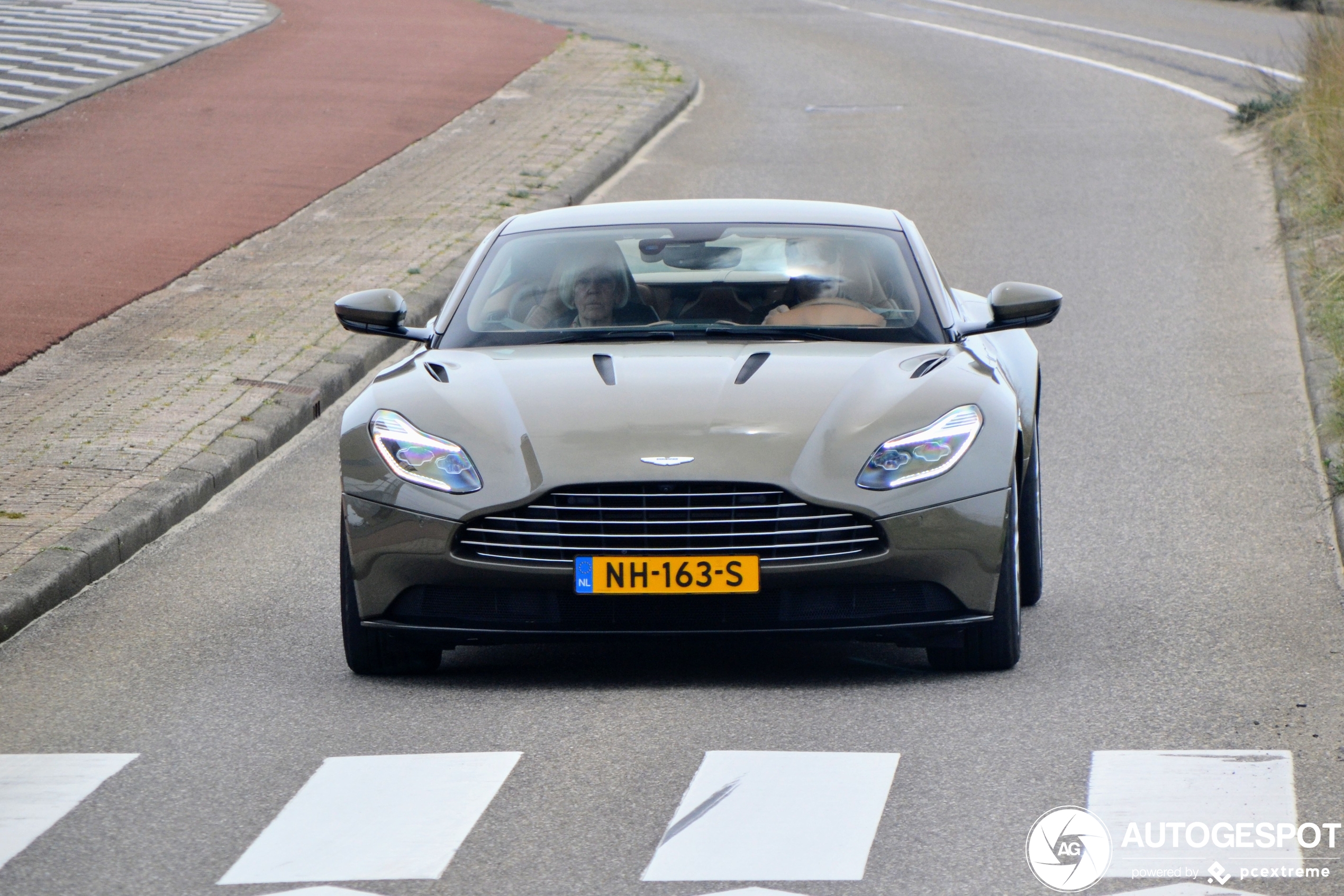 Aston Martin DB11