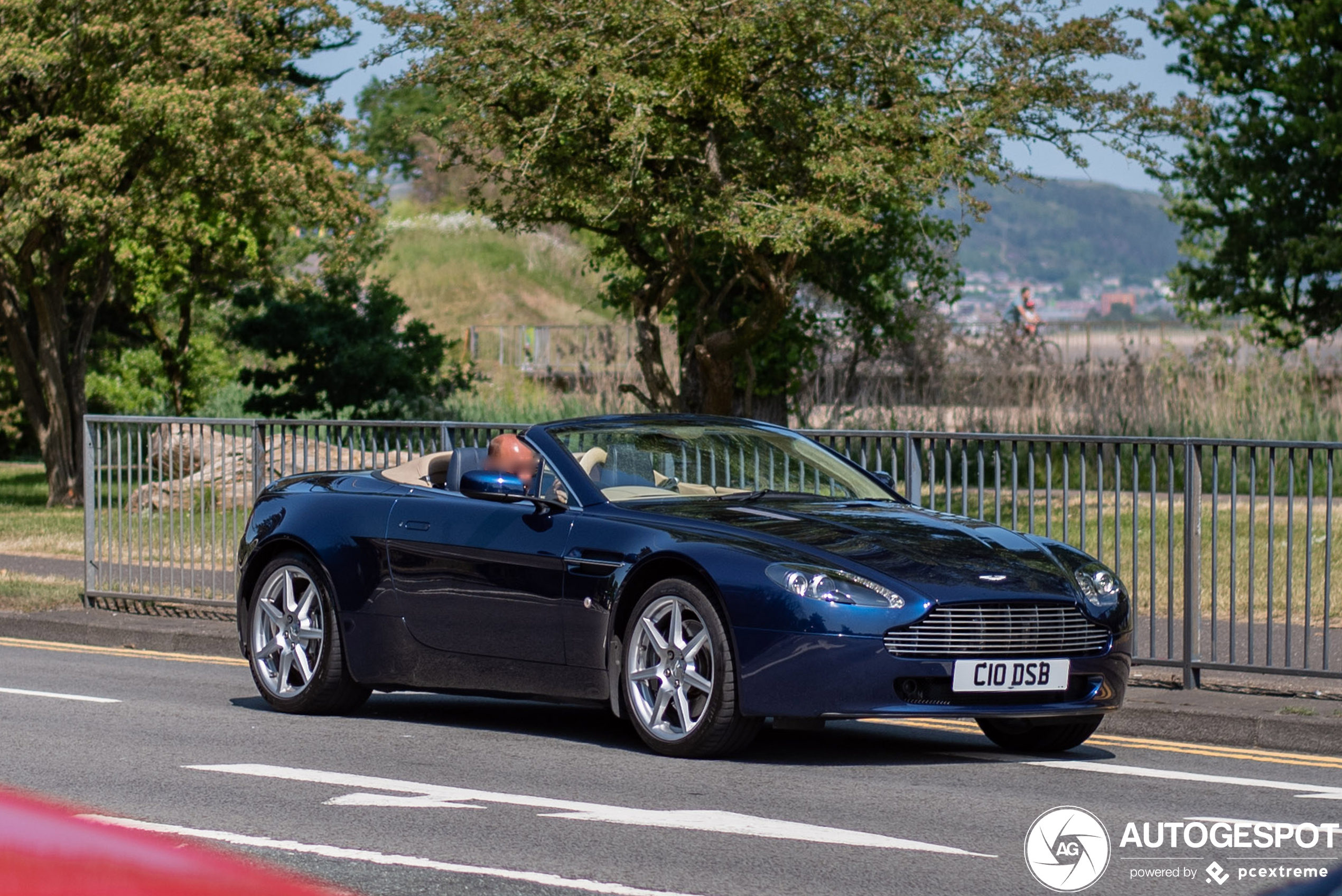 Aston Martin V8 Vantage Roadster