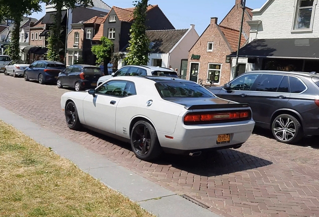 Dodge Challenger SRT-8