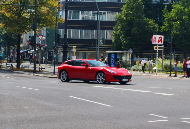 Ferrari GTC4Lusso T