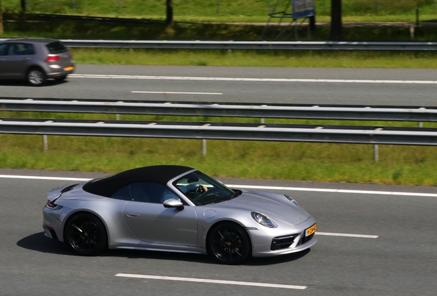 Porsche 992 Carrera 4S Cabriolet