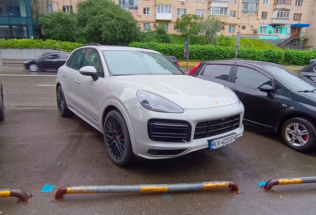 Porsche 9YA Cayenne GTS