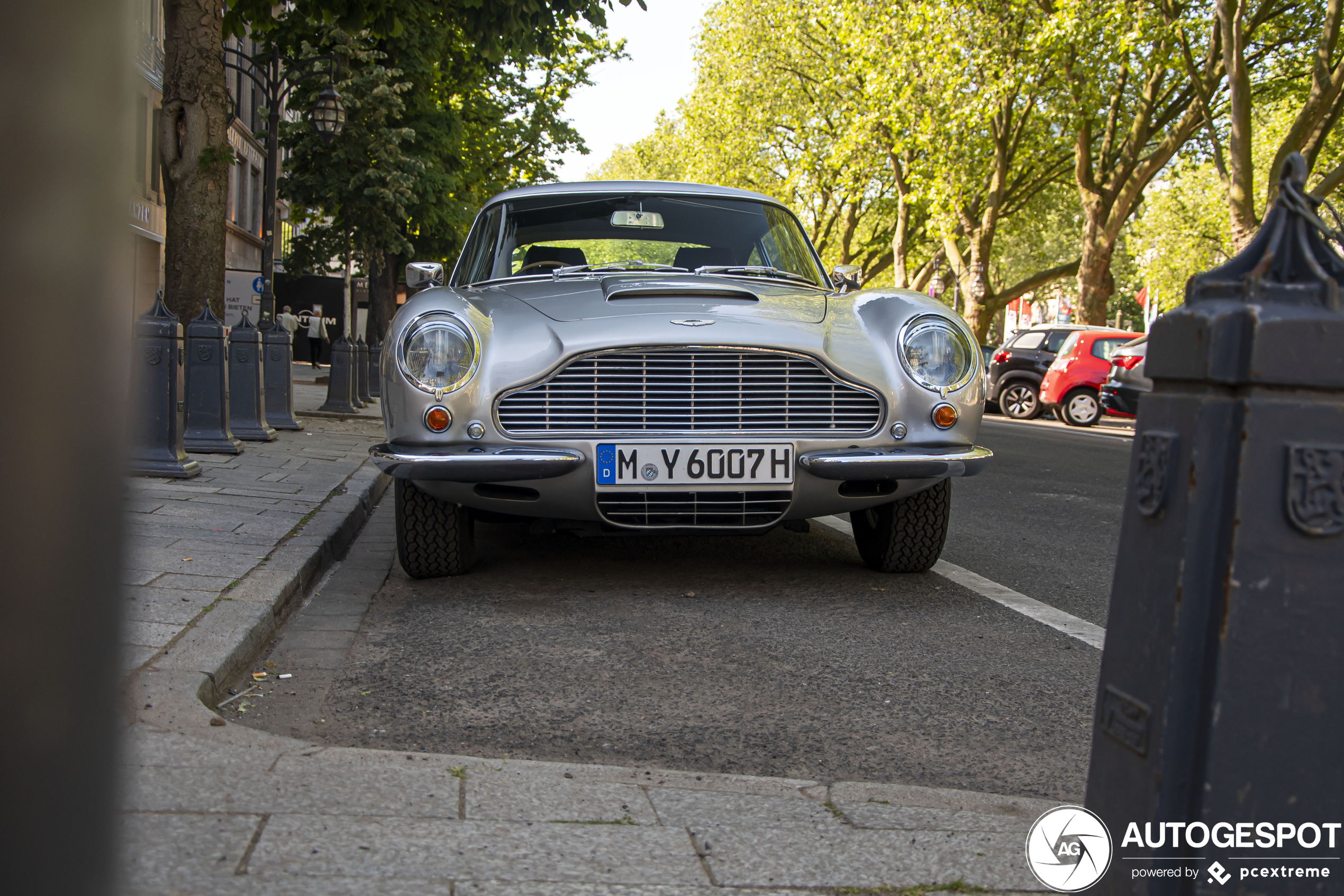 Aston Martin DB6 MKII