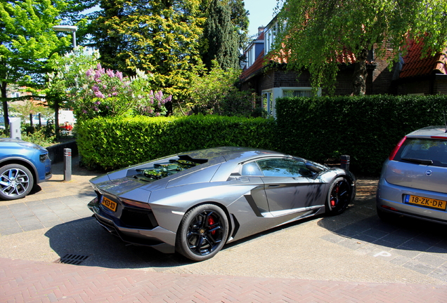 Lamborghini Aventador LP700-4