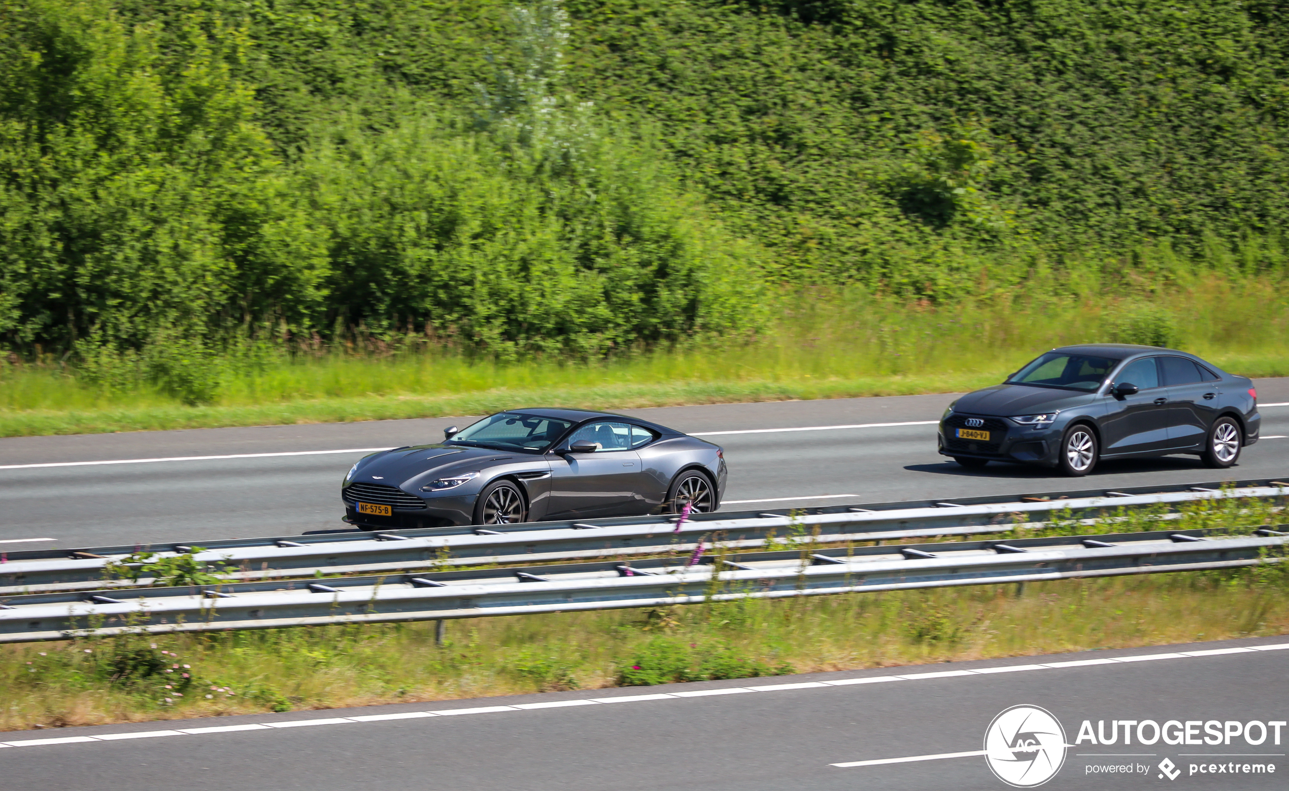 Aston Martin DB11