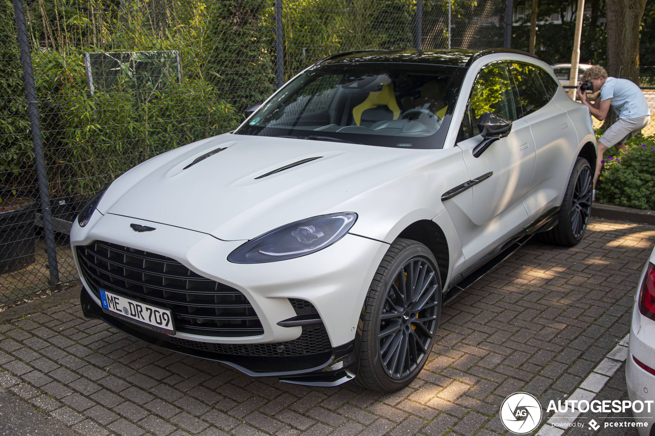 Aston Martin DBX707