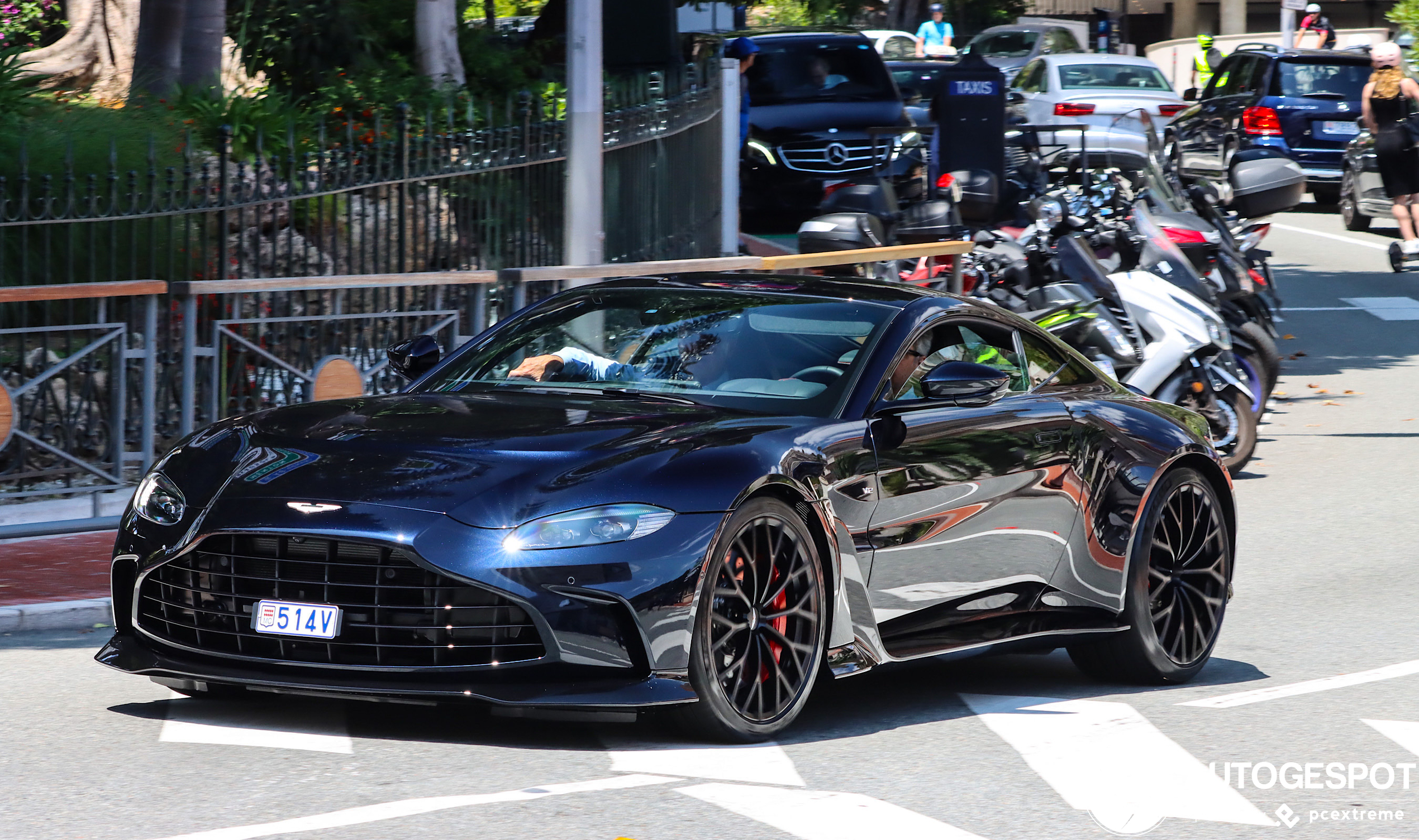 Aston Martin V12 Vantage 2023