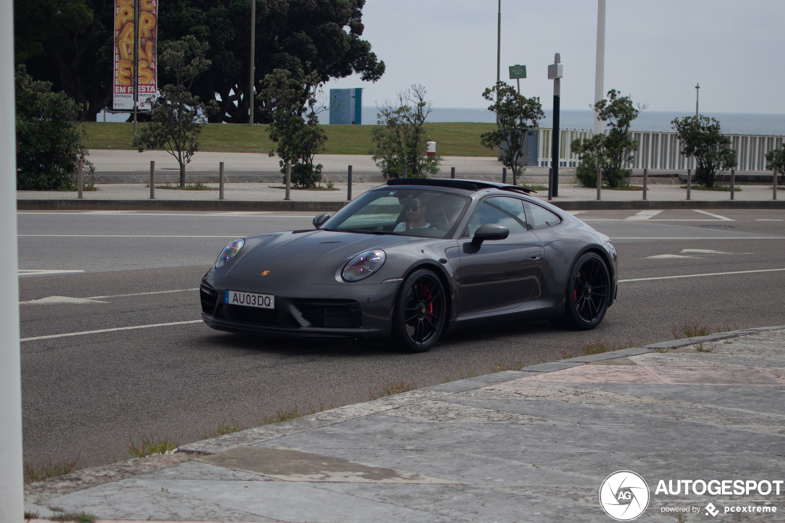 Porsche 992 Carrera 4 GTS